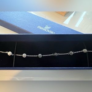 Beautiful Swarovski bracelet set in sterling silver NEVER WORN